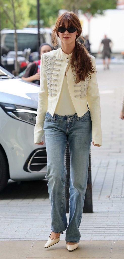 Daisy Edgar-Jones in a Beige Blazer