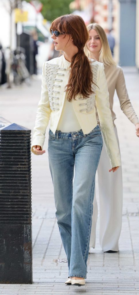 Daisy Edgar-Jones in a Beige Blazer