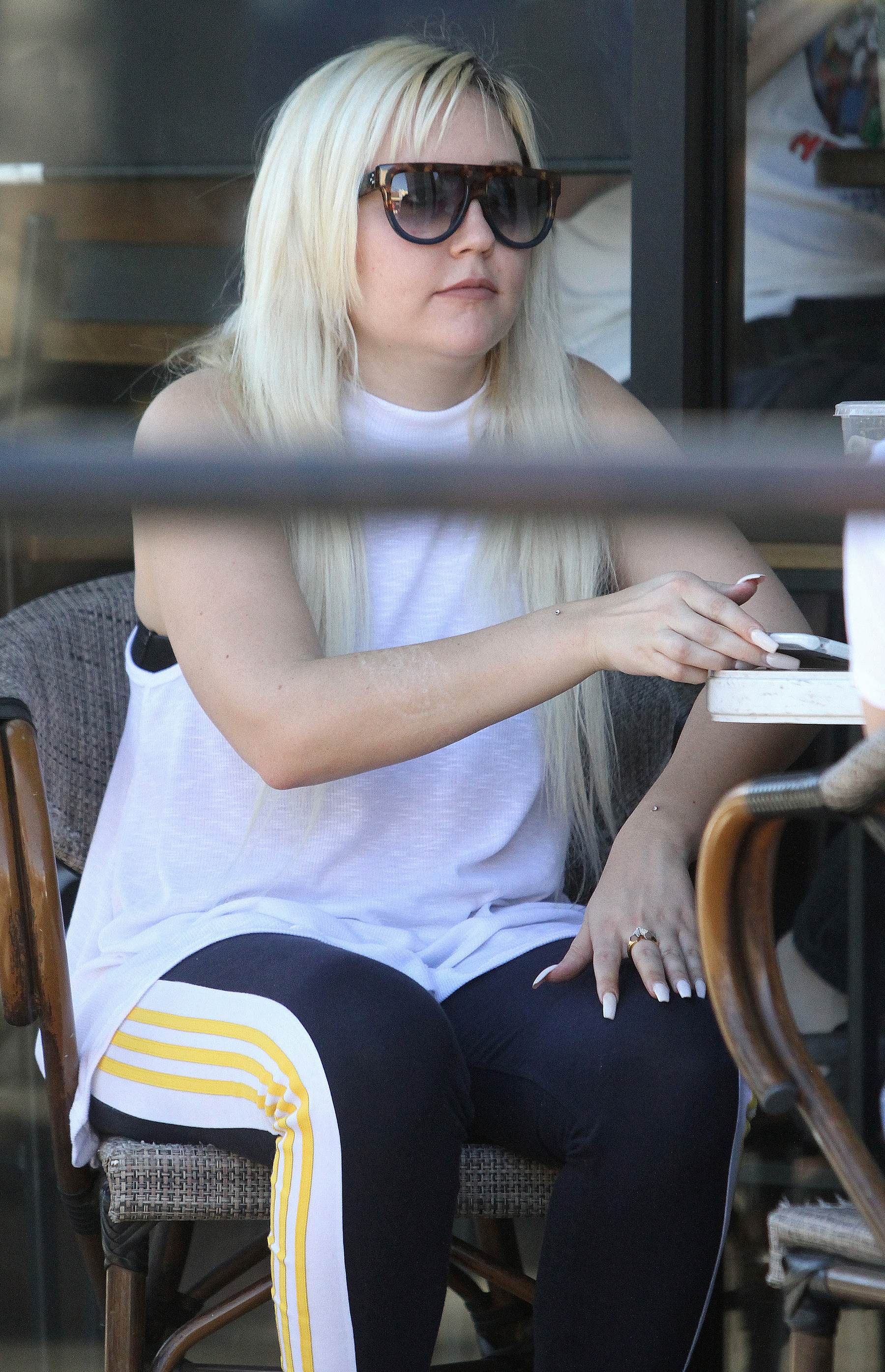Amanda Bynes at Starbucks in Los Angeles