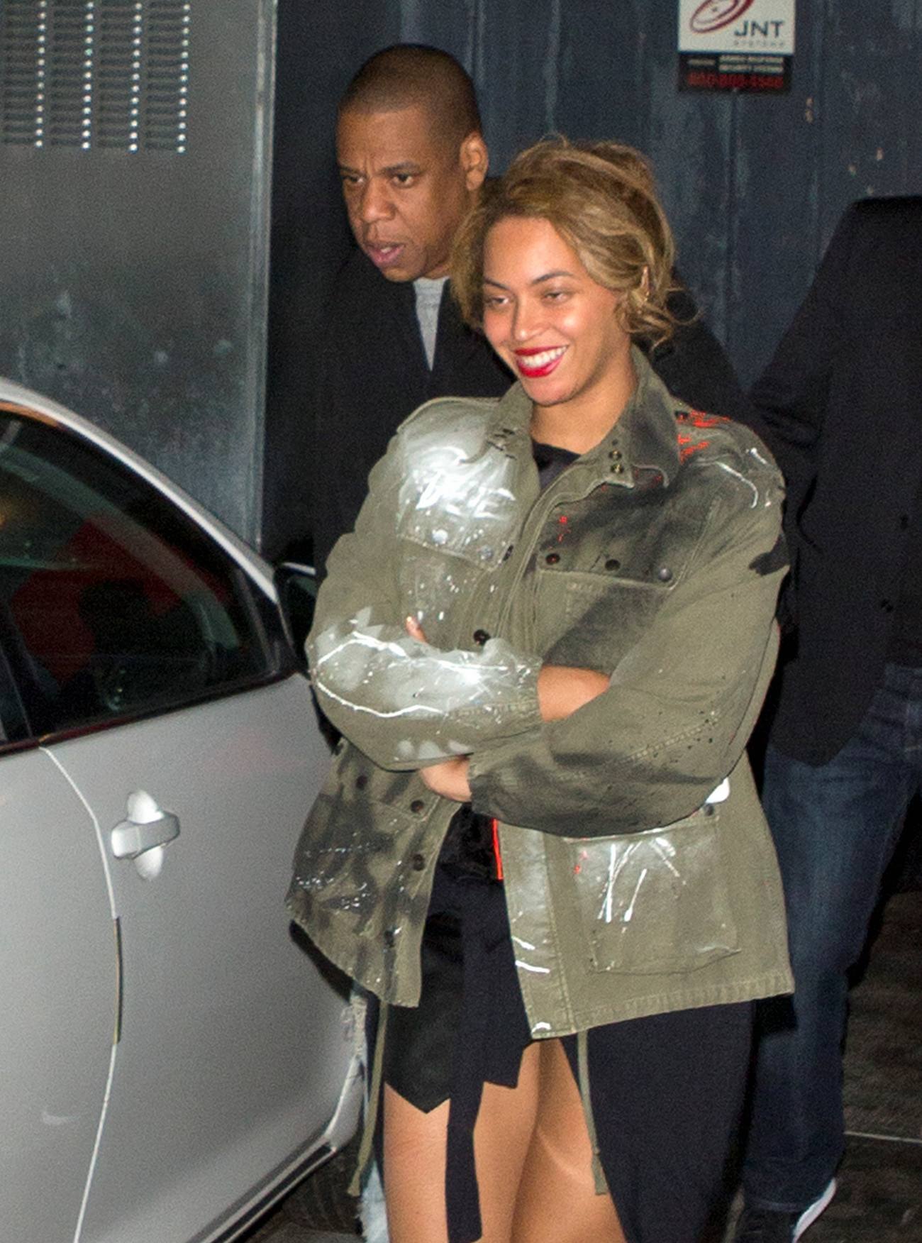Beyonce and Jay Z Leave After A Romantic Dinner in LA