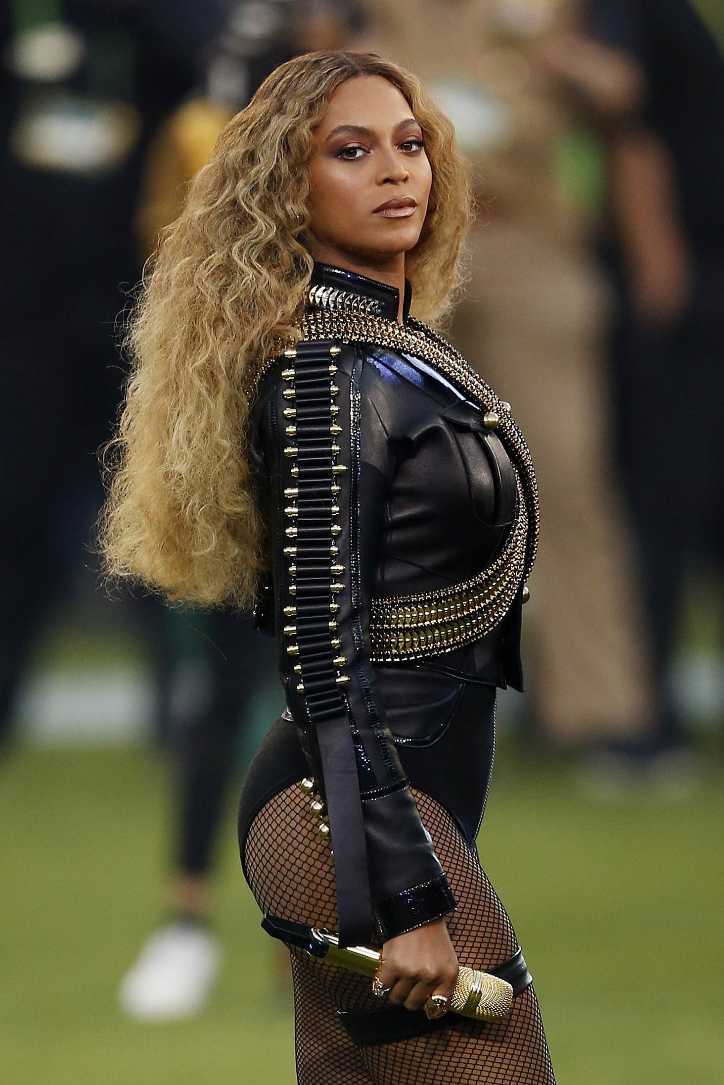 Beyonce sings ate National Anthem at Super Bowl