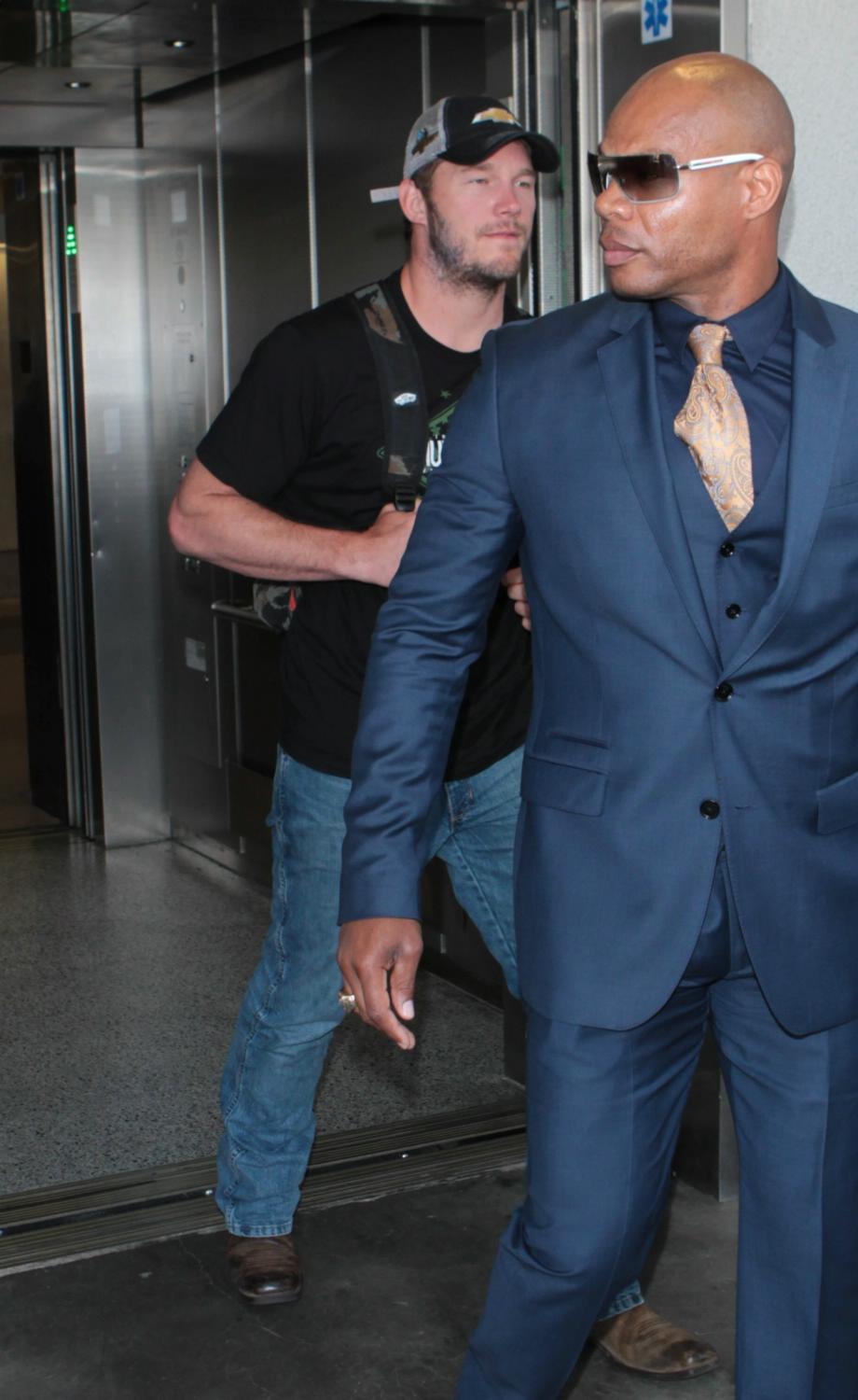 Chris Pratt Arrives at LAX Airport-1