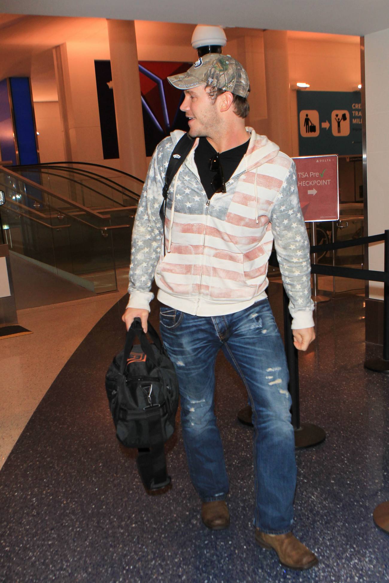 Chris Pratt Arrives at LAX Airport-4