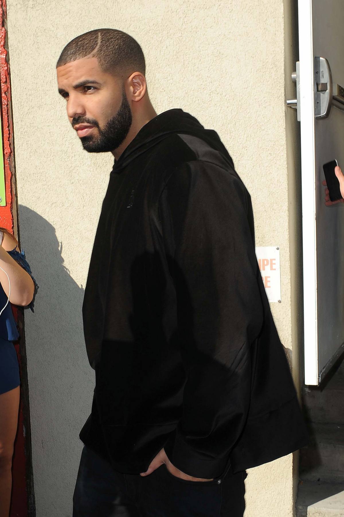 Drake Spotted at Serena Williams Signature Collection Event – Celeb Donut