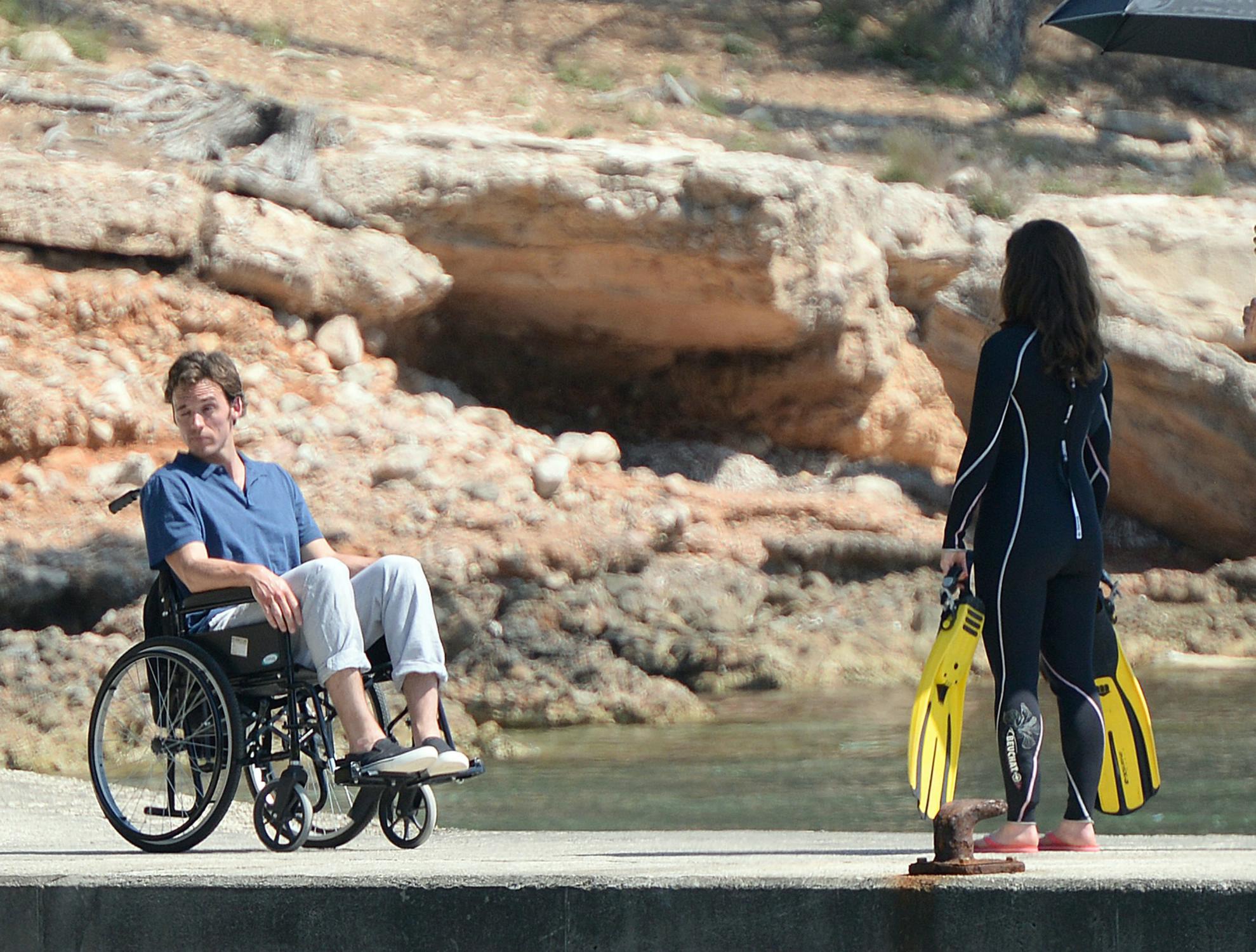 Me before you. Сэм Клафлин и Эмилия Кларк до встречи с тобой. Эмилия Кларк до встречи с тобой кадры. Эмилия Кларк и Сэм Клафлин в фильме до встречи с тобой. Эмилия Кларк на съемках.