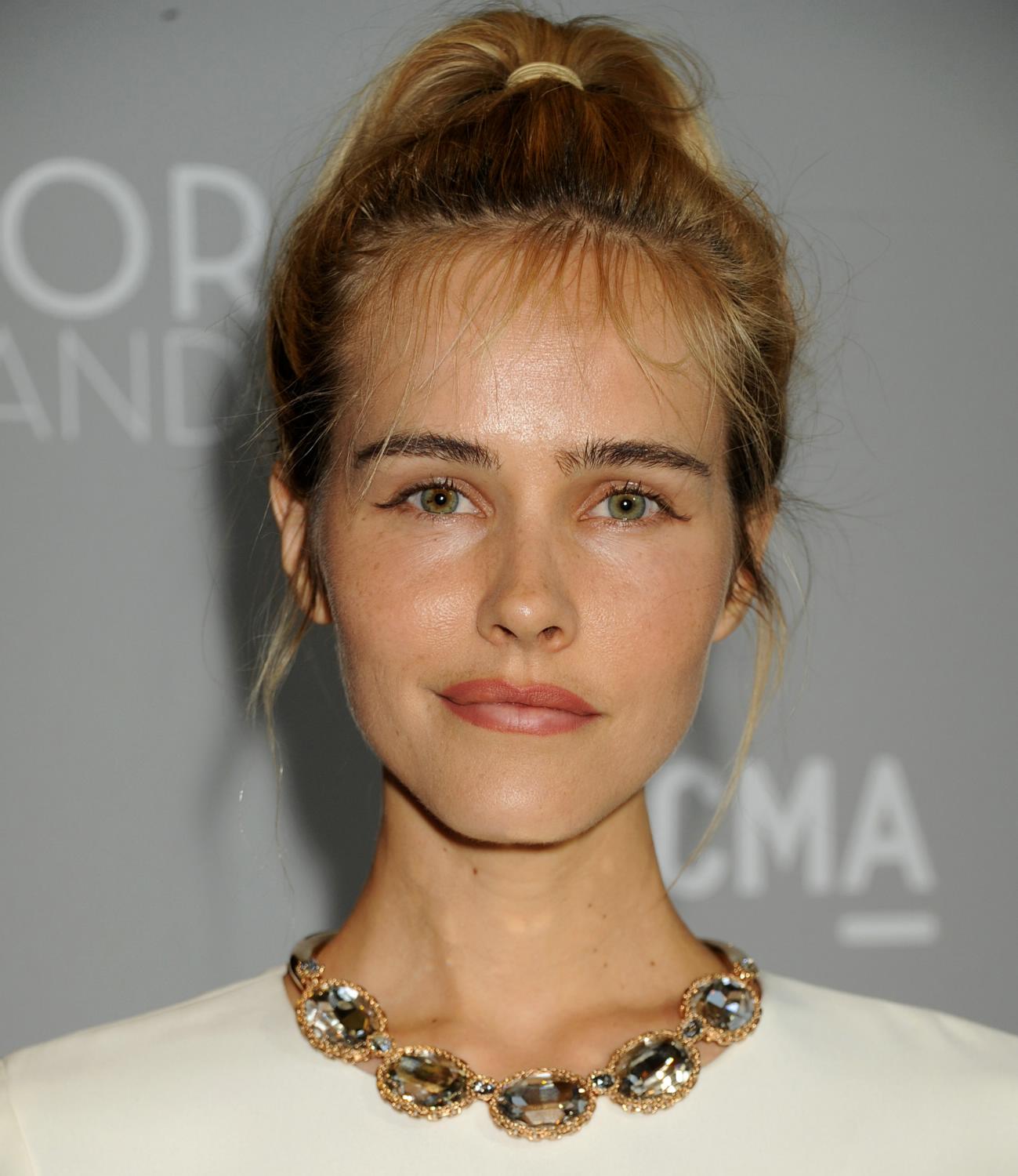 Isabel Lucas attends Dior and I Los Angeles Premiere – Celeb Donut