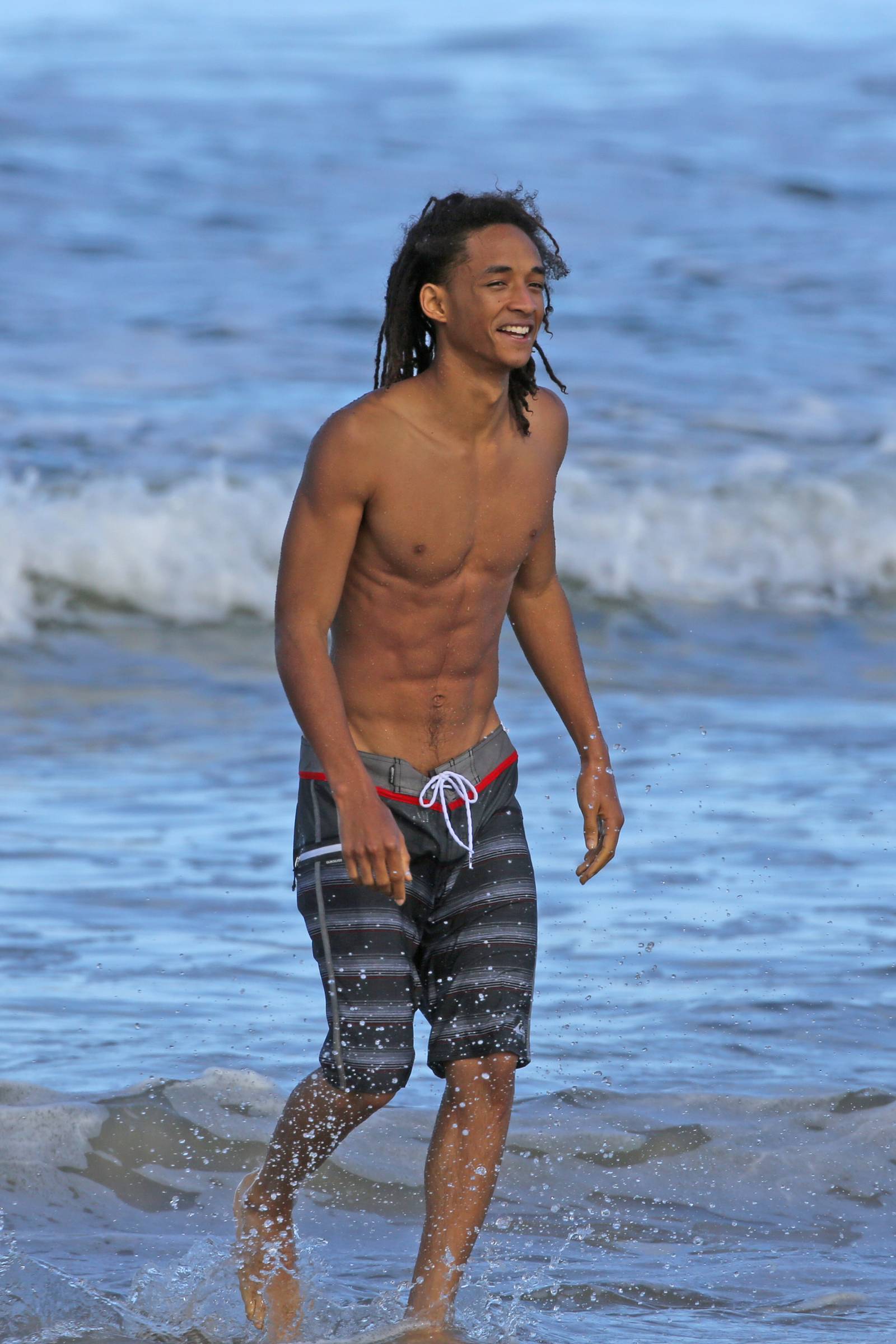 Jaden Smith Shows Off Six Pack Abs During Smiths Beach Holiday Celeb Donut