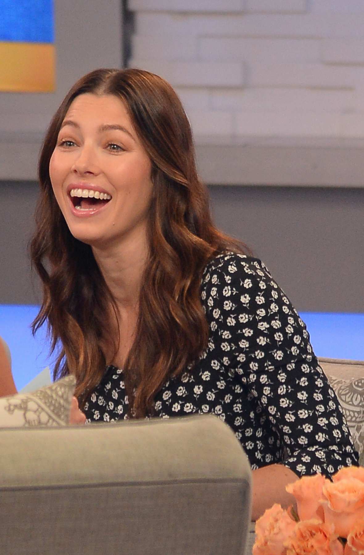 Jessica Biel at The Today Show – Celeb Donut