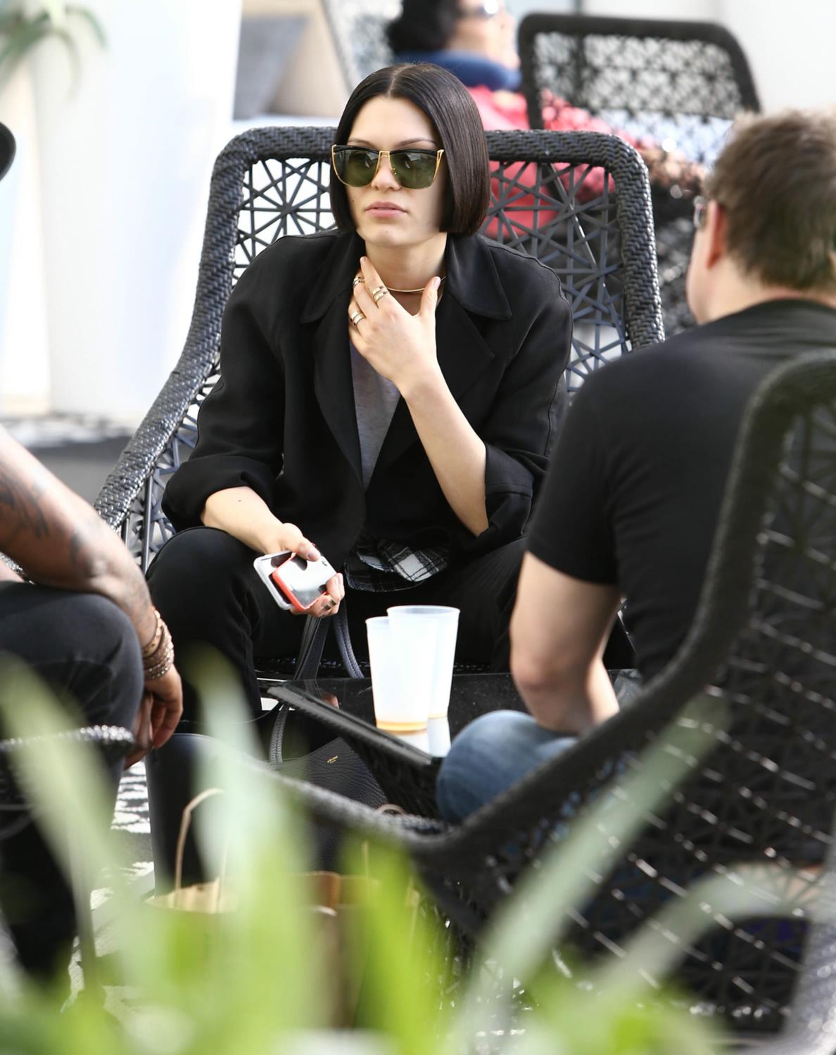 Jessie J Chills with Friends in Miami-1