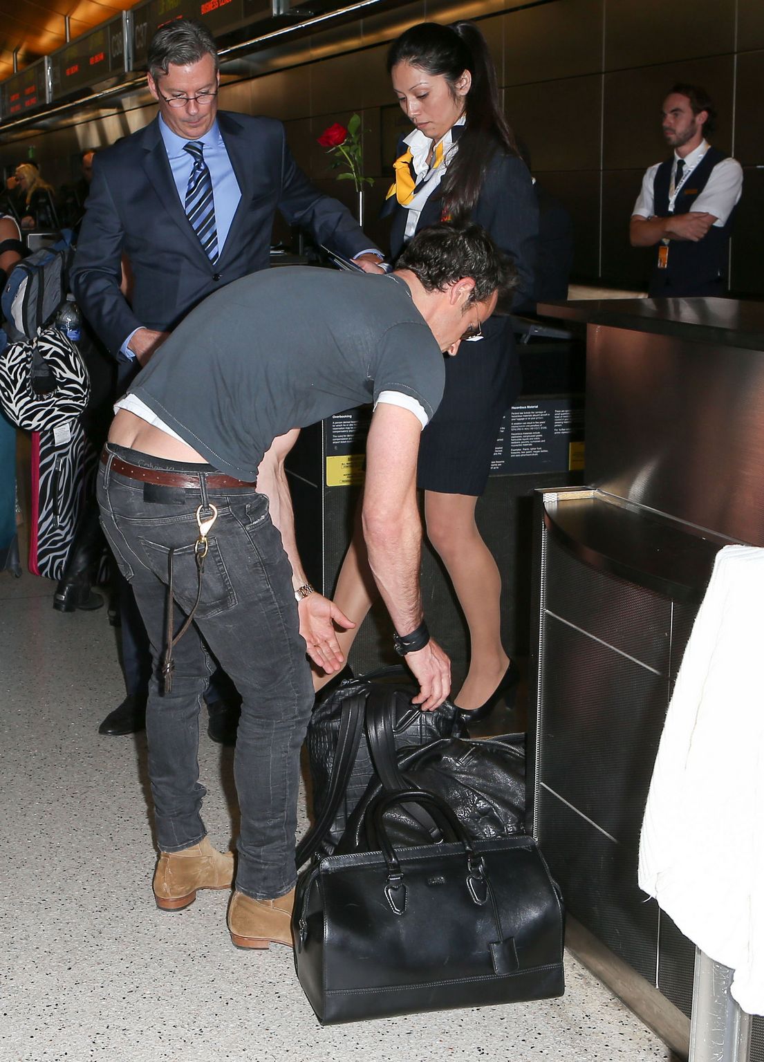 Justin Theroux Leaves LAX airport-1