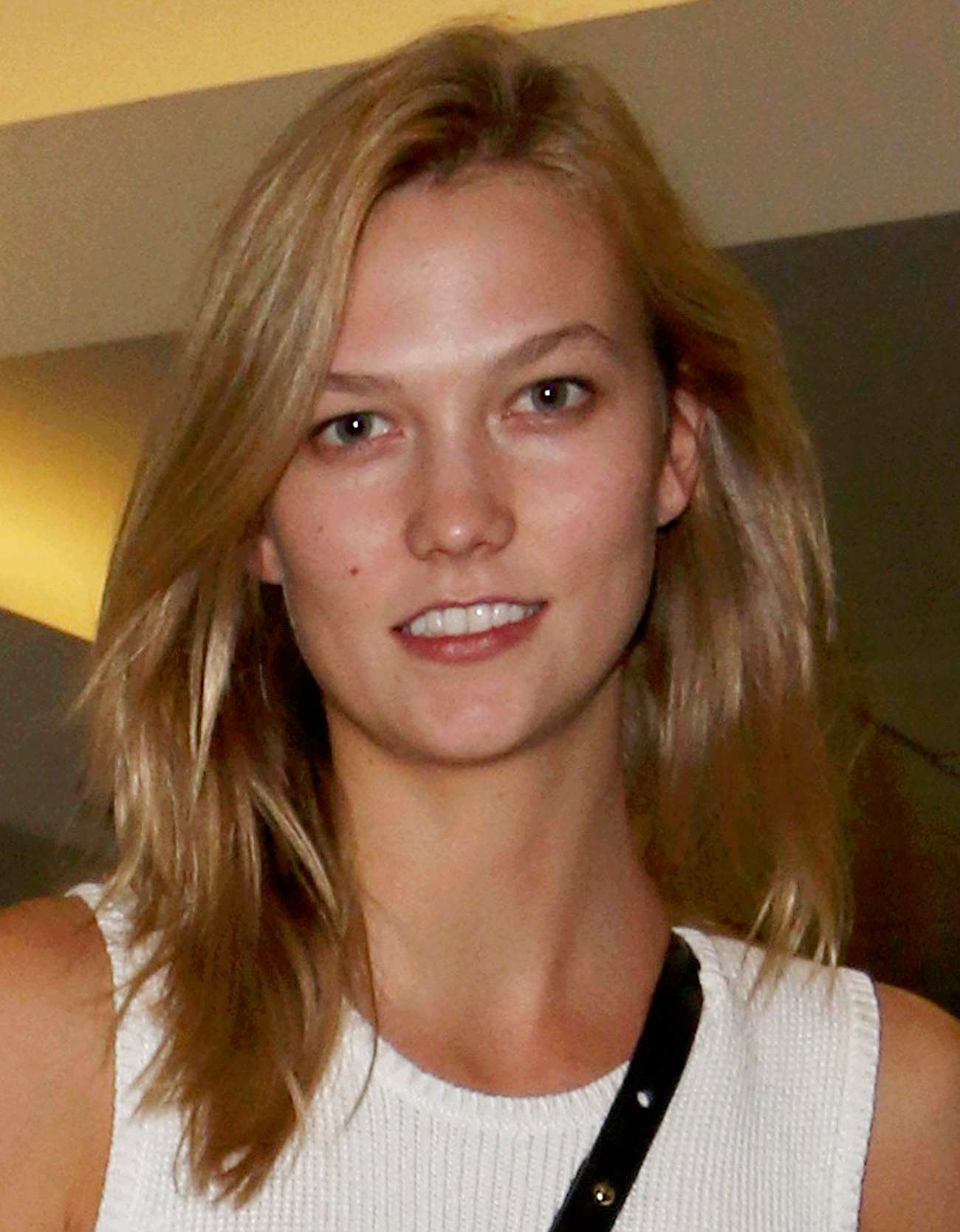 Karlie Kloss Arrives at LAX With Her Father in Airport – Celeb Donut