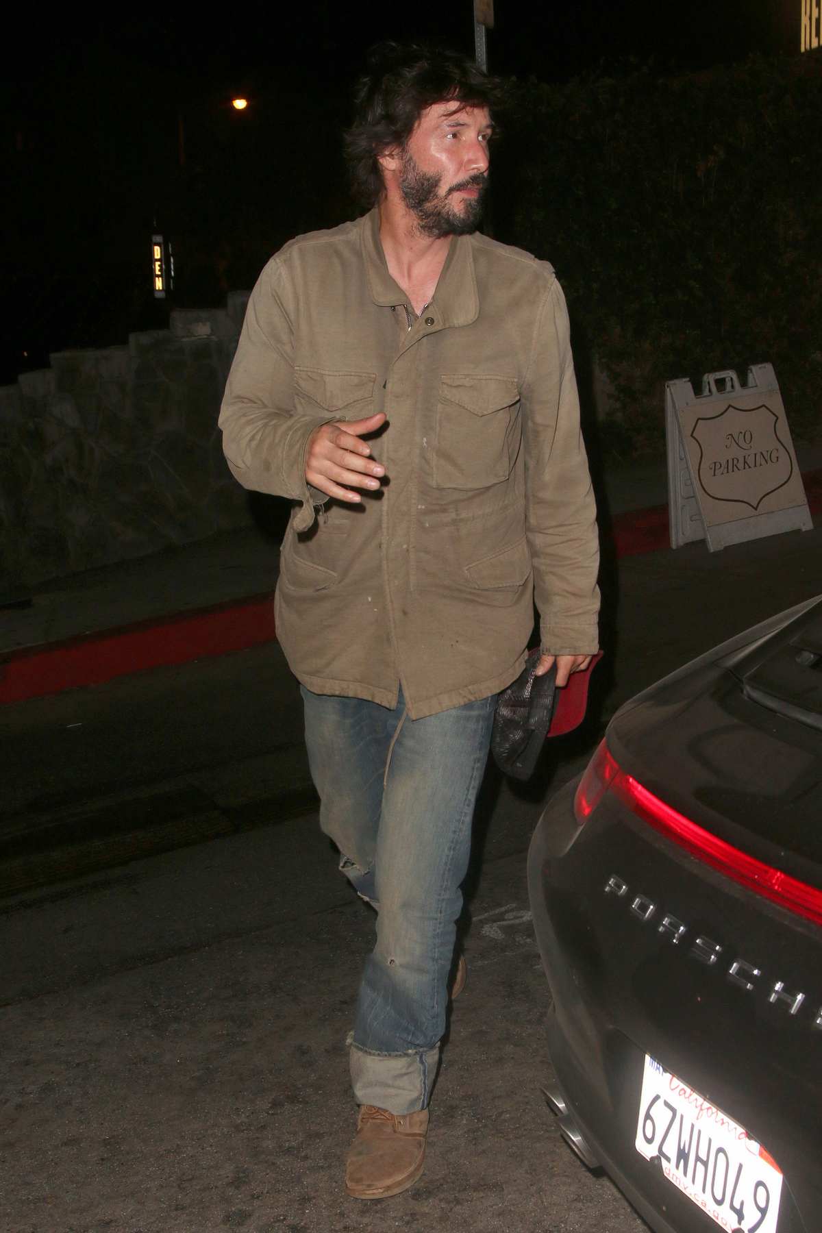 Keanu Reeves Mystery Date Night With Female Friend!