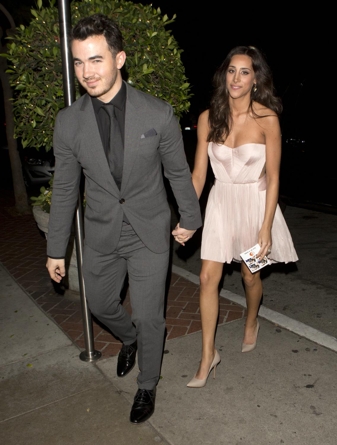 Kevin Jonas and his wife at Sunset Marquis Hotel – Celeb Donut