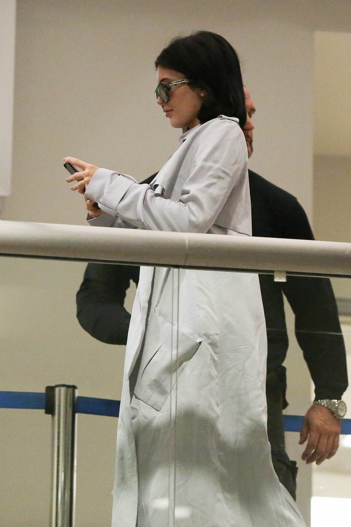 Kylie Jenner Arrives at LAX Airport – Celeb Donut