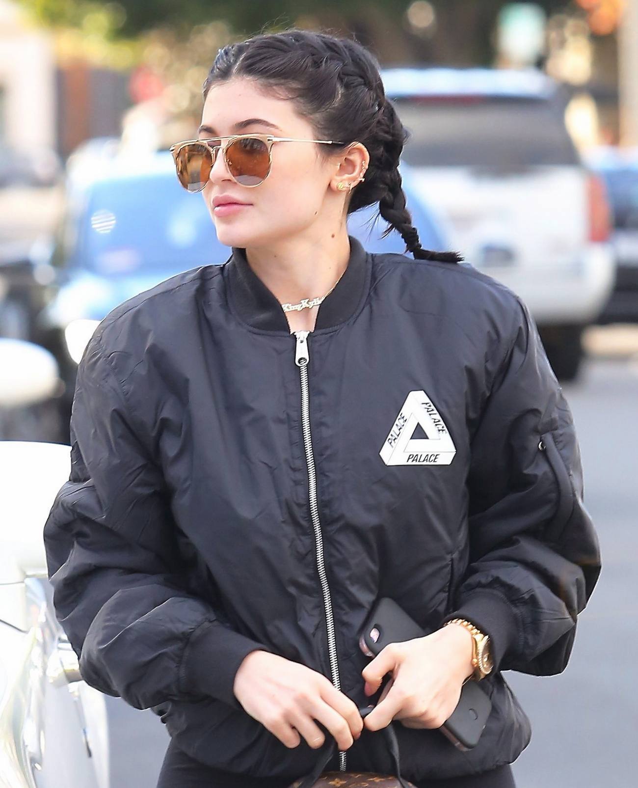 Kylie Jenner Stops by Alfred Coffee Shop – Celeb Donut