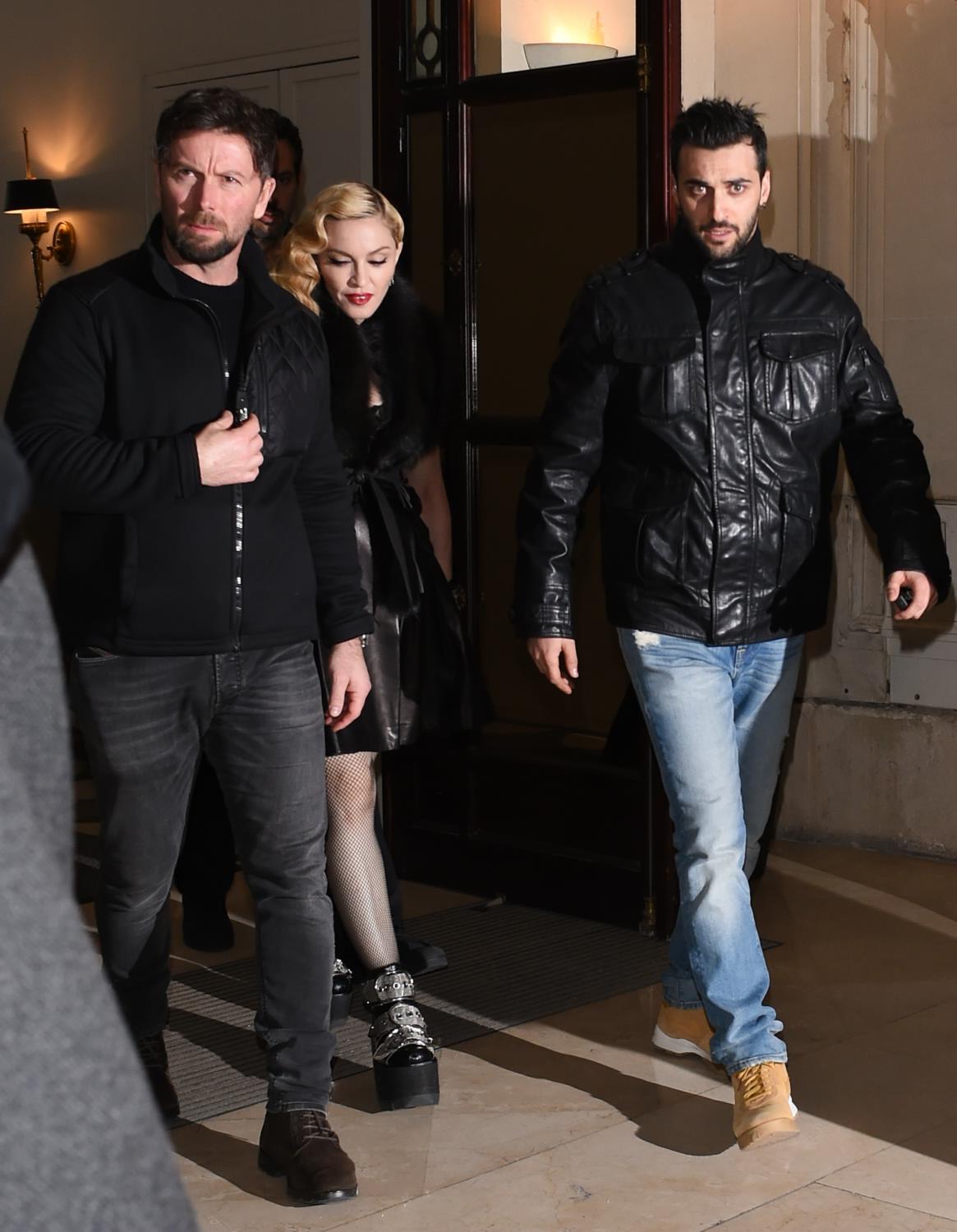 Madonna Arrives at Raspourtine Restaurant in Paris-1