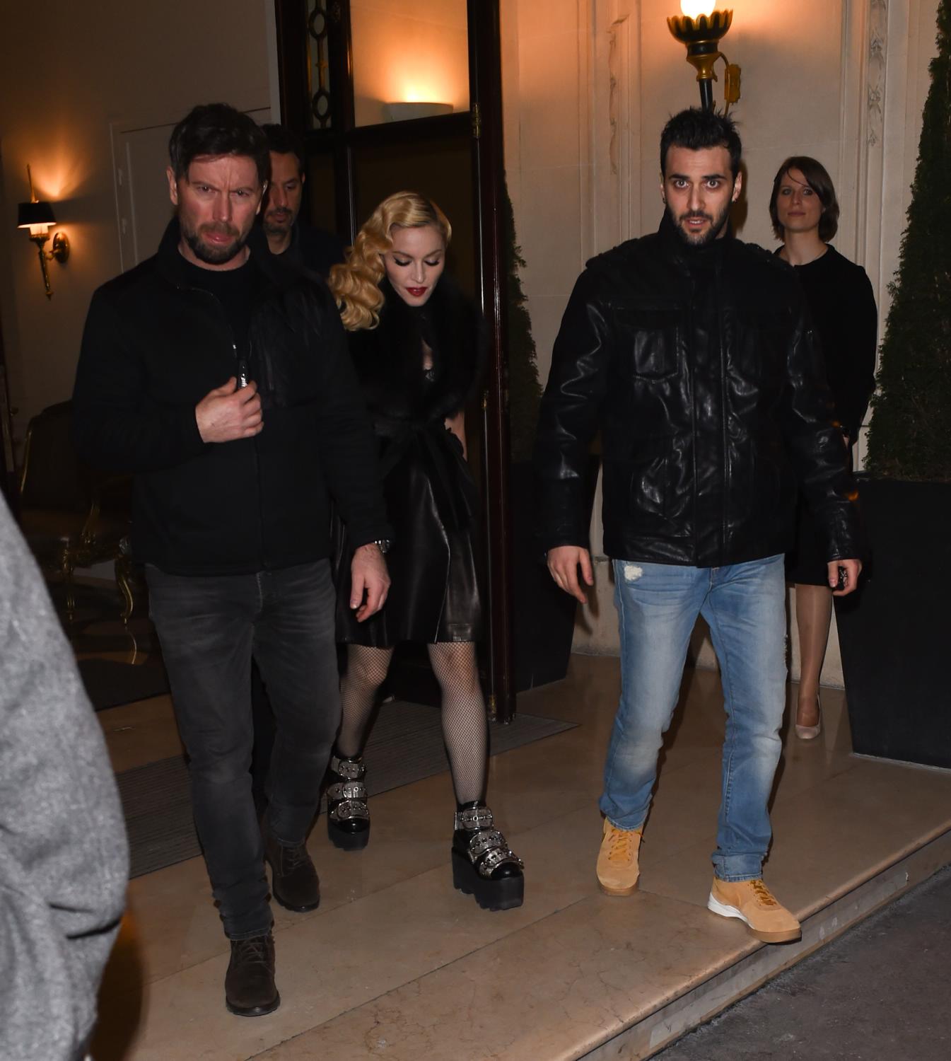 Madonna Arrives at Raspourtine Restaurant in Paris-2