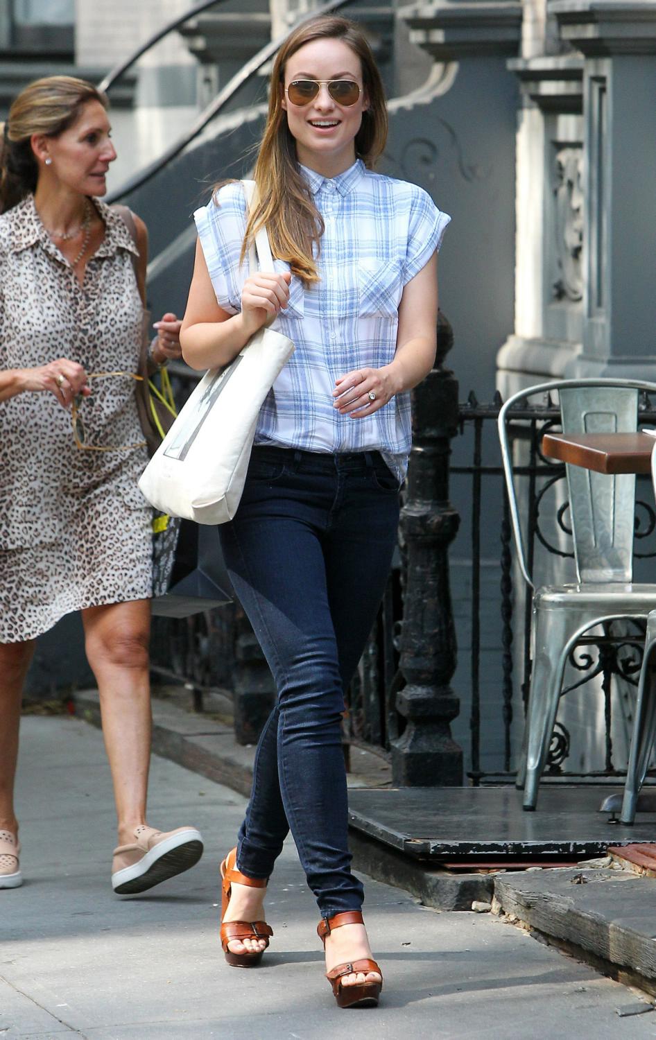 Olivia Wilde Lunching at Cafe Cluny in NYC – Celeb Donut