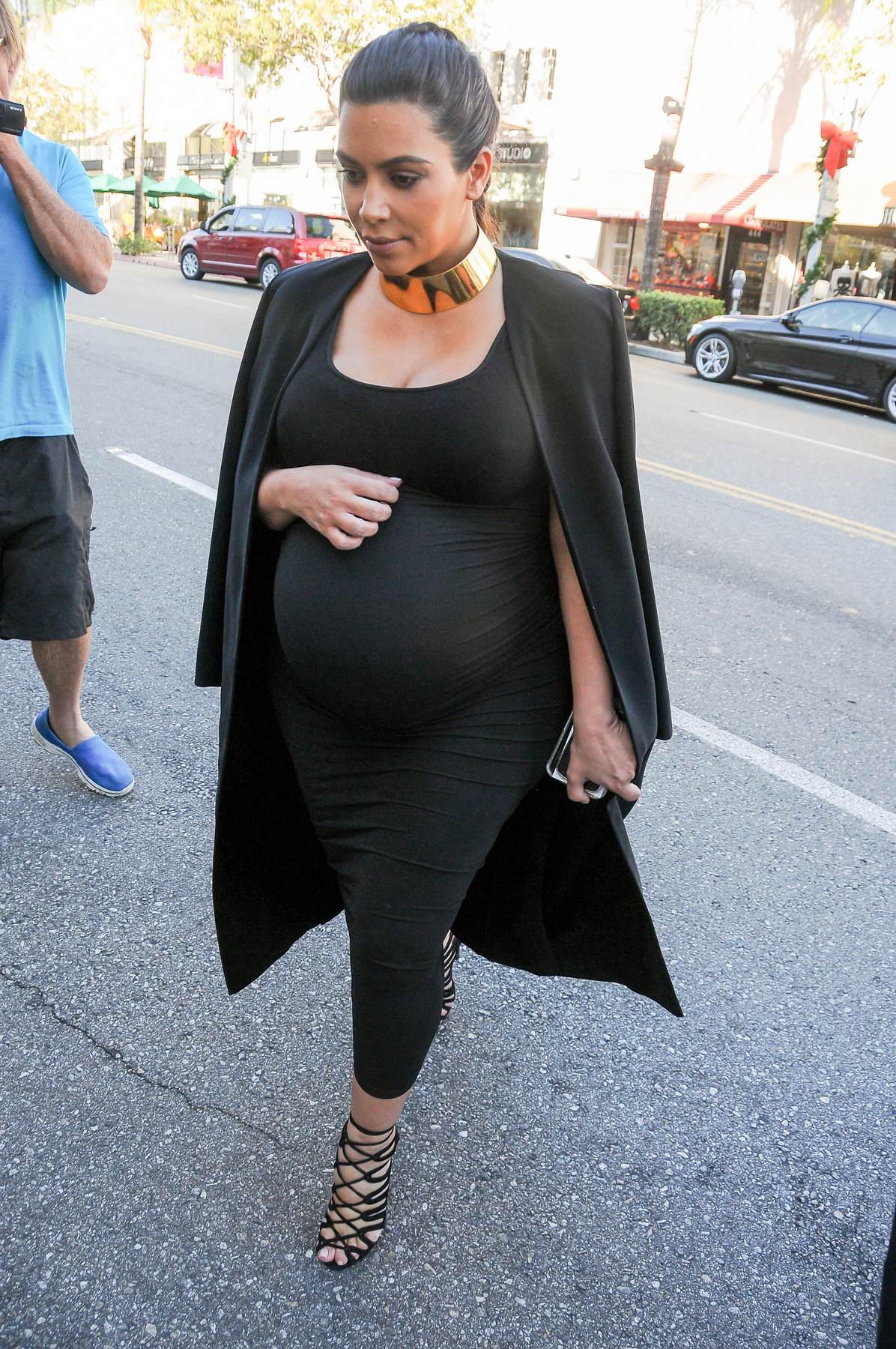 Pregnant Kim Kardashian Shopping in LA – Celeb Donut