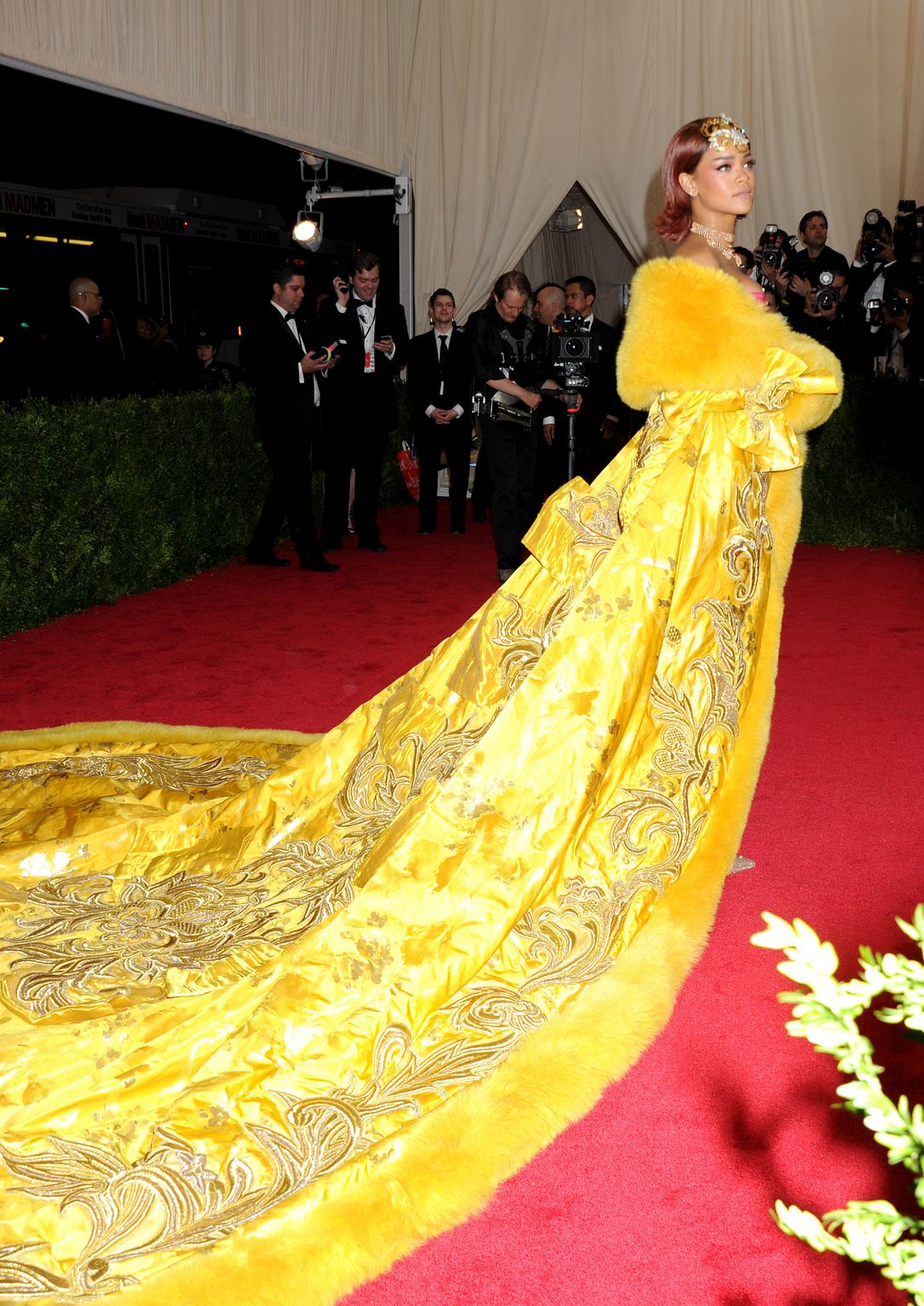 Rihanna at China: Through The Looking Glass Costume Institute Benefit ...