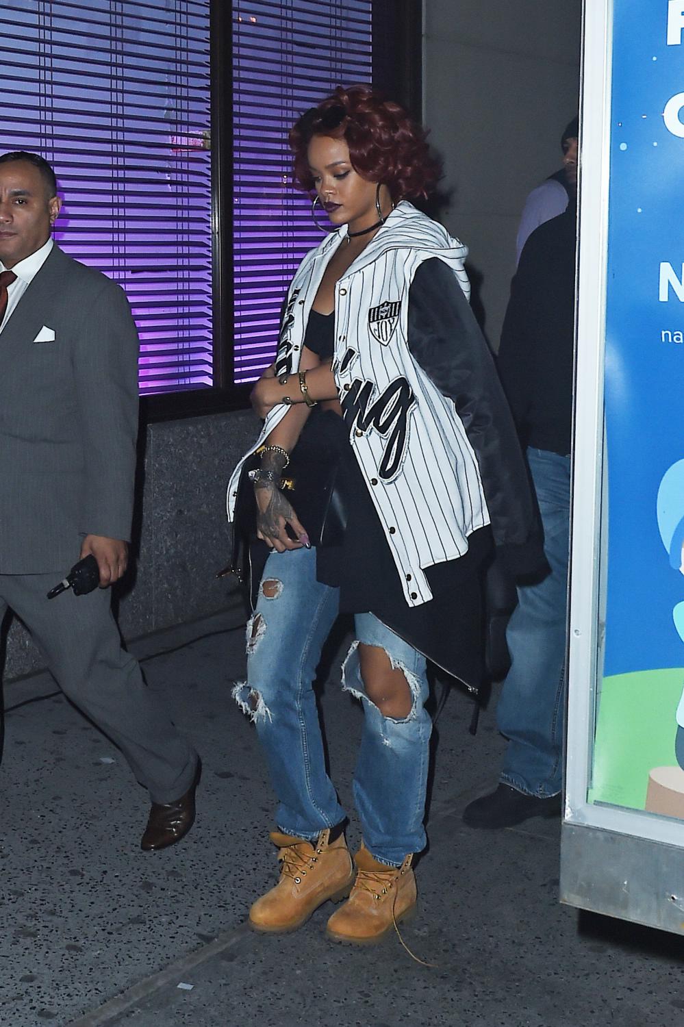 Rihanna Heads to Nightclub to watch boxing match – Celeb Donut