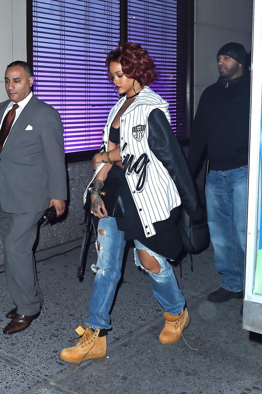 Rihanna Heads to Nightclub to watch boxing match – Celeb Donut