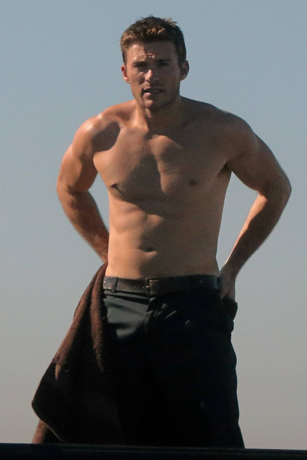 Scott Eastwood Shows Off His Abs As He Surfs in Encinitas!