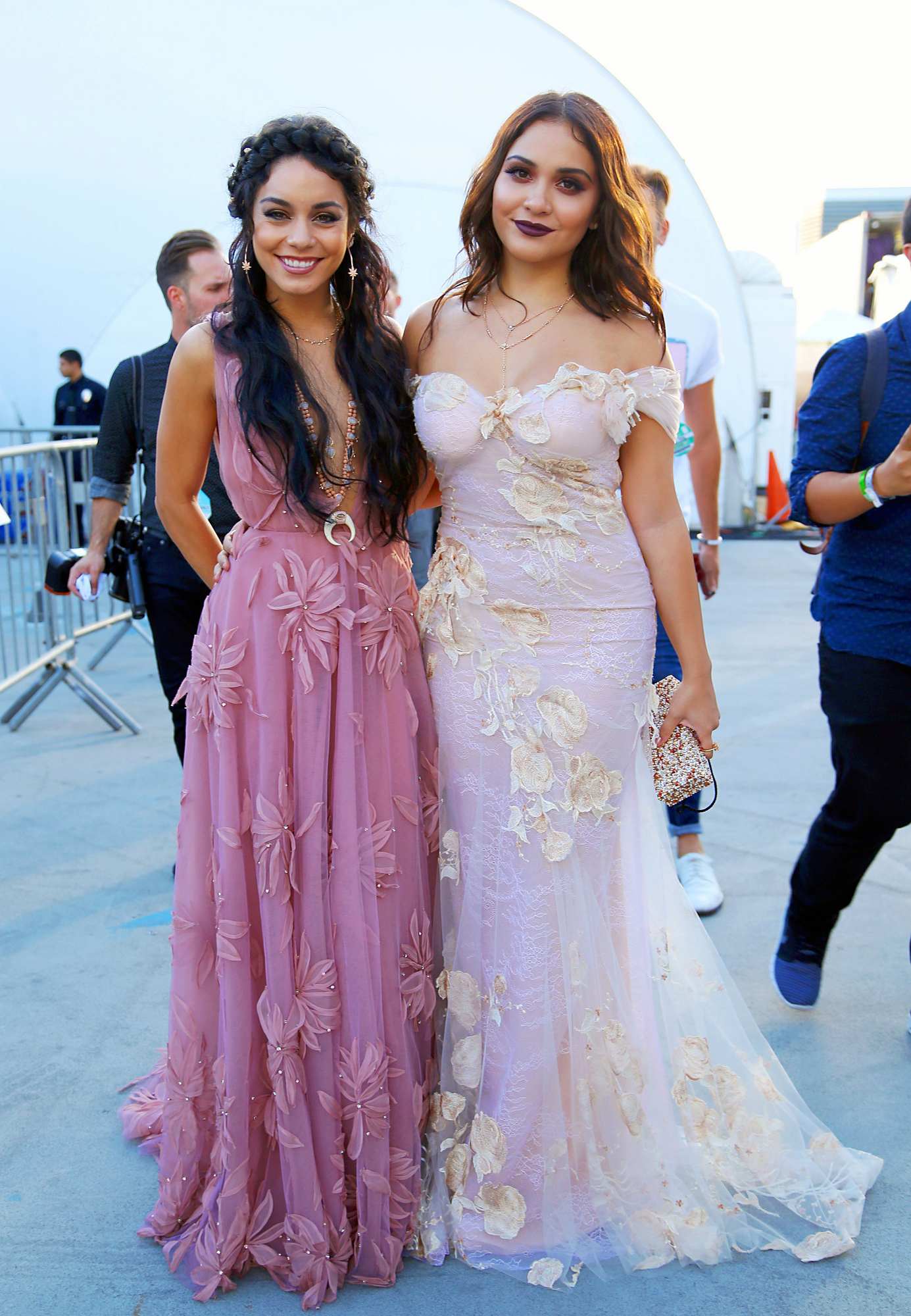 Sister Love! Vanessa Hudgens and Stella Hudgens Pose During MTV VMA