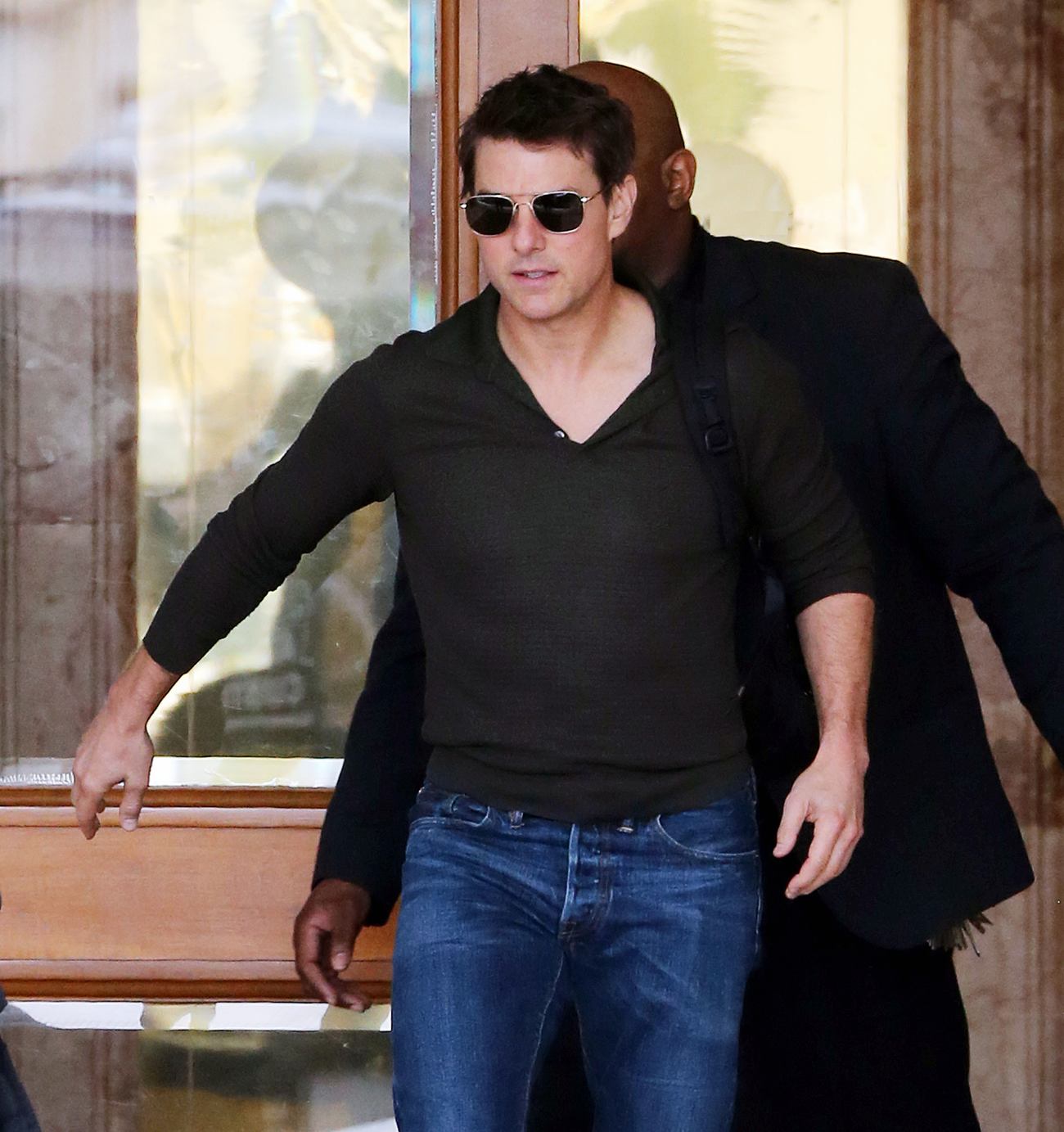 Tom Cruise Leaves His New Orleans Hotel – Celeb Donut