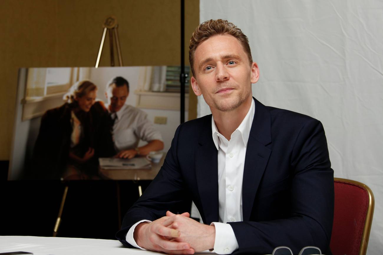 Tom Hiddleston Looks Handsome at I Saw The Light Photocall-2